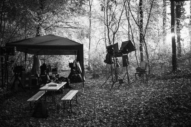 Die Tür — Basislager im Wald