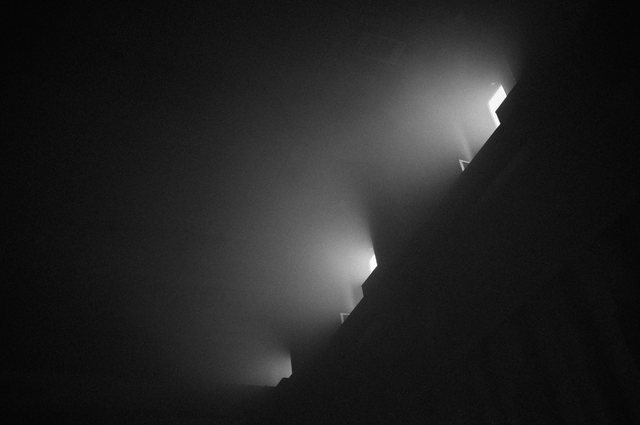 Die Tür — Licht und Nebel